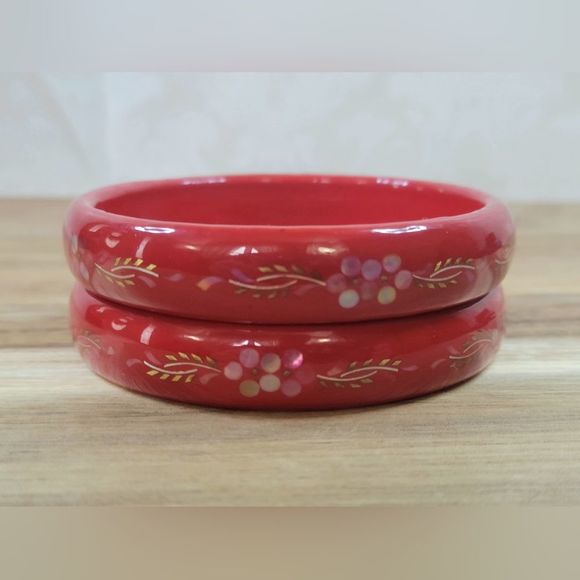 Jewelry - ❤️‍🔥3/$25 Set of 2  FUN VIBRANT RED BRACELETS Mother of Pearl Floral Inlay